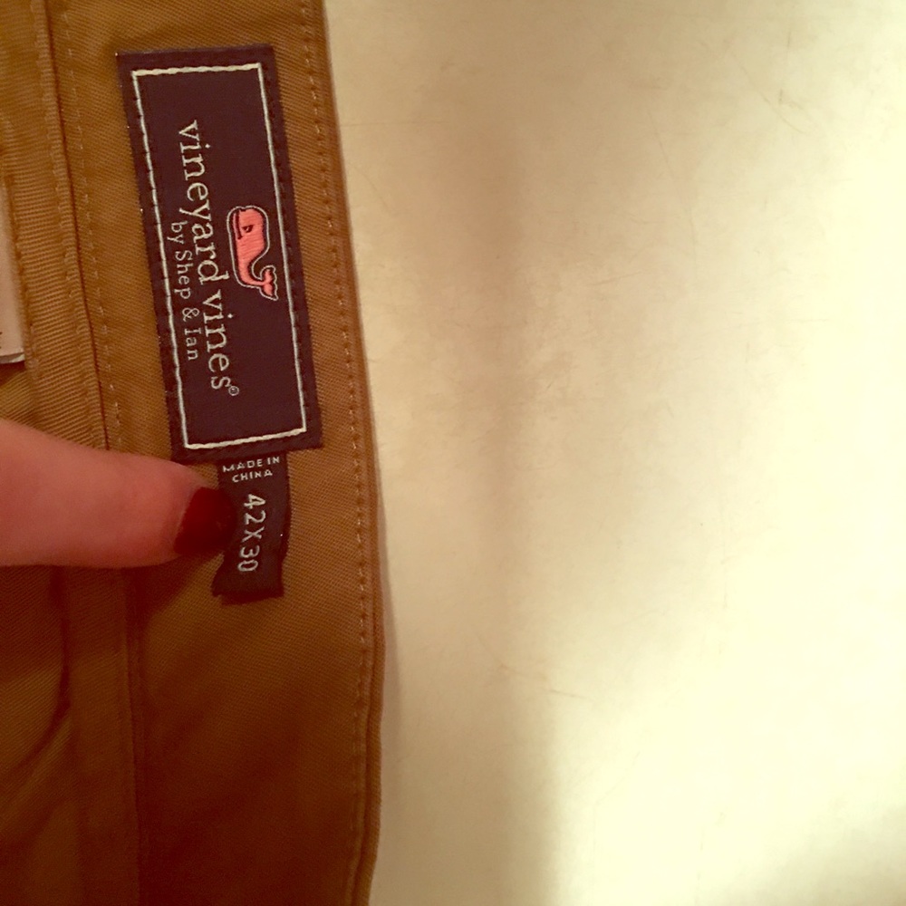 Vineyard vines!!! Never worn